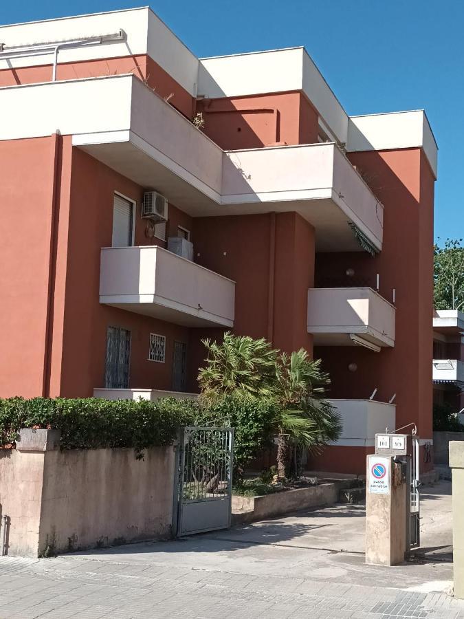 Appartamento fronte mare, con parcheggio privato Alghero Esterno foto
