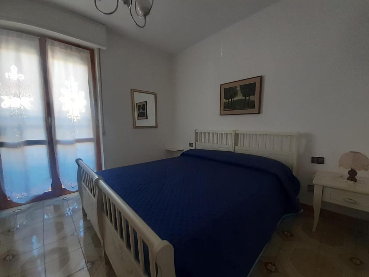Appartamento fronte mare, con parcheggio privato Alghero Esterno foto