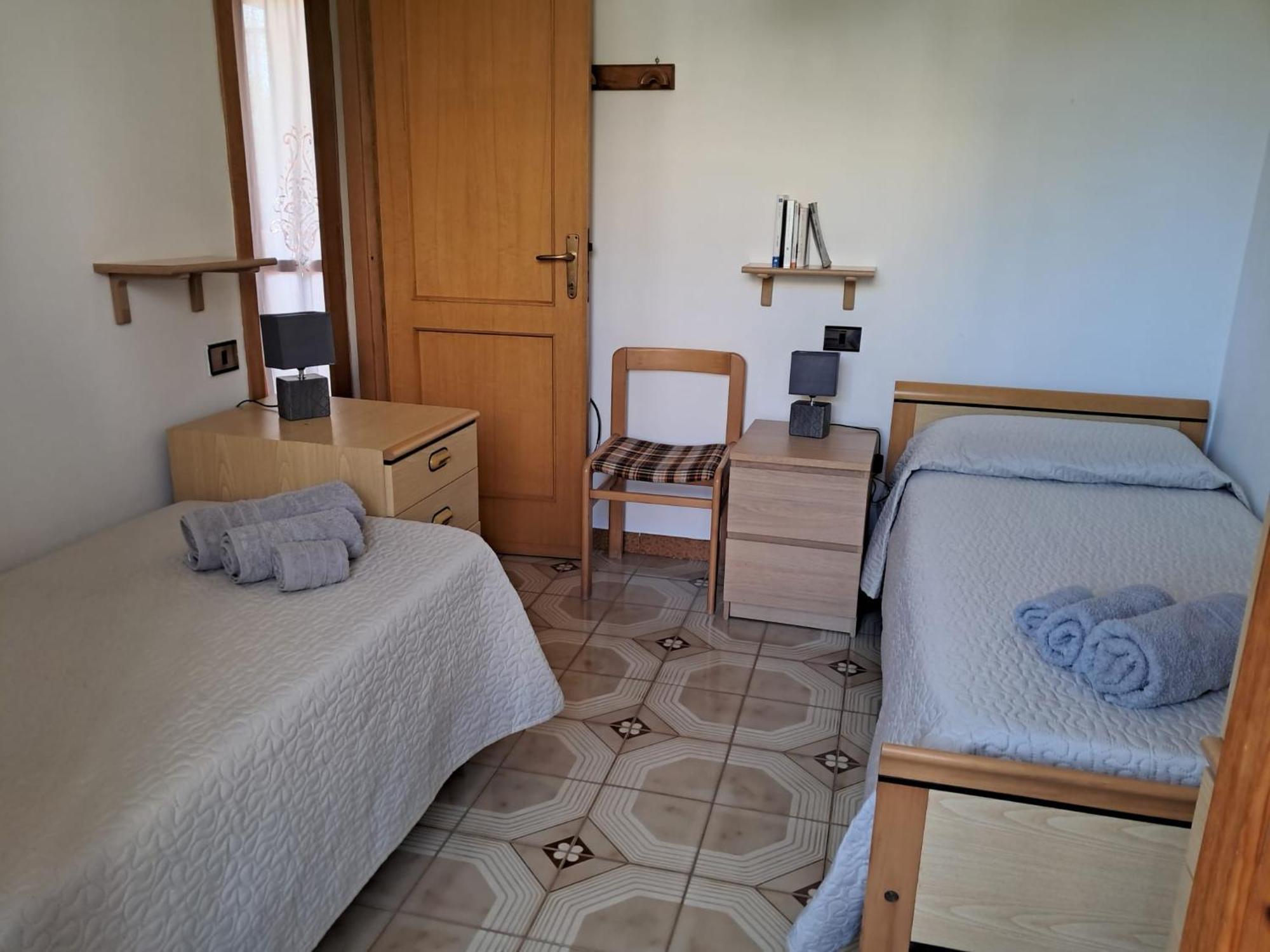 Appartamento fronte mare, con parcheggio privato Alghero Esterno foto